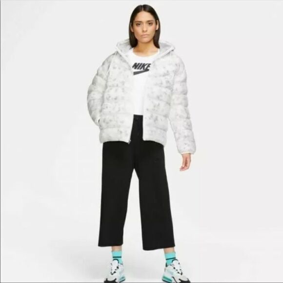 Women's Nike Jacket Sportswear Loose Fit Puffer-Synthetic Fill- Size LARGE - Picture 6 of 17